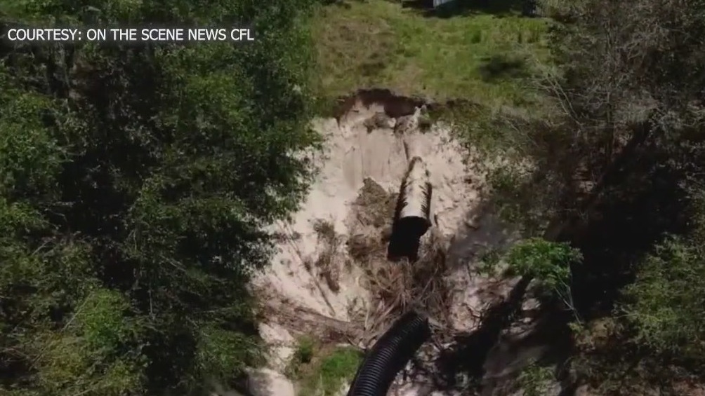 Large washout causes hole near Florida homes